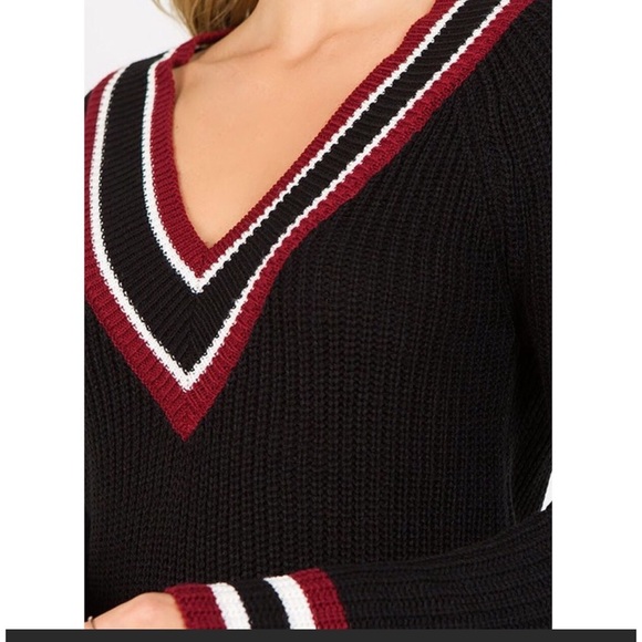 MUST GO 🚚 BLACK/ BURGUNDY TENNIS SWEATER - Picture 4 of 4